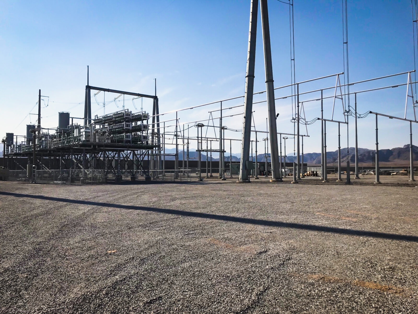 Construction of a capacitor yard